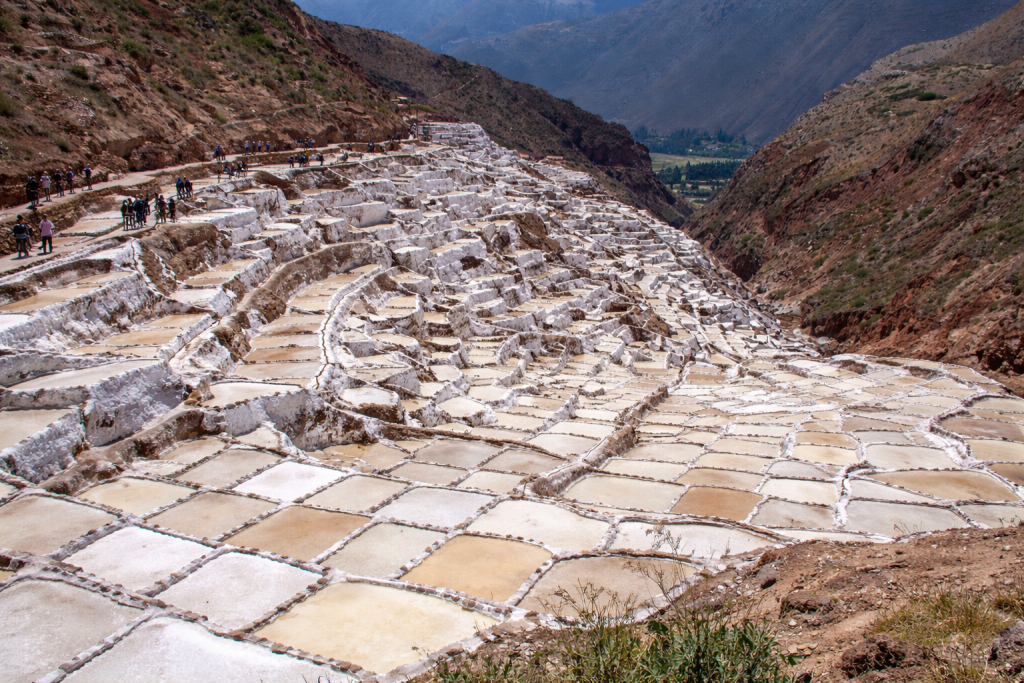 Salineras de Maras durante un transfer con paradas en Perú, una parada cultural en el Valle Sagrado
